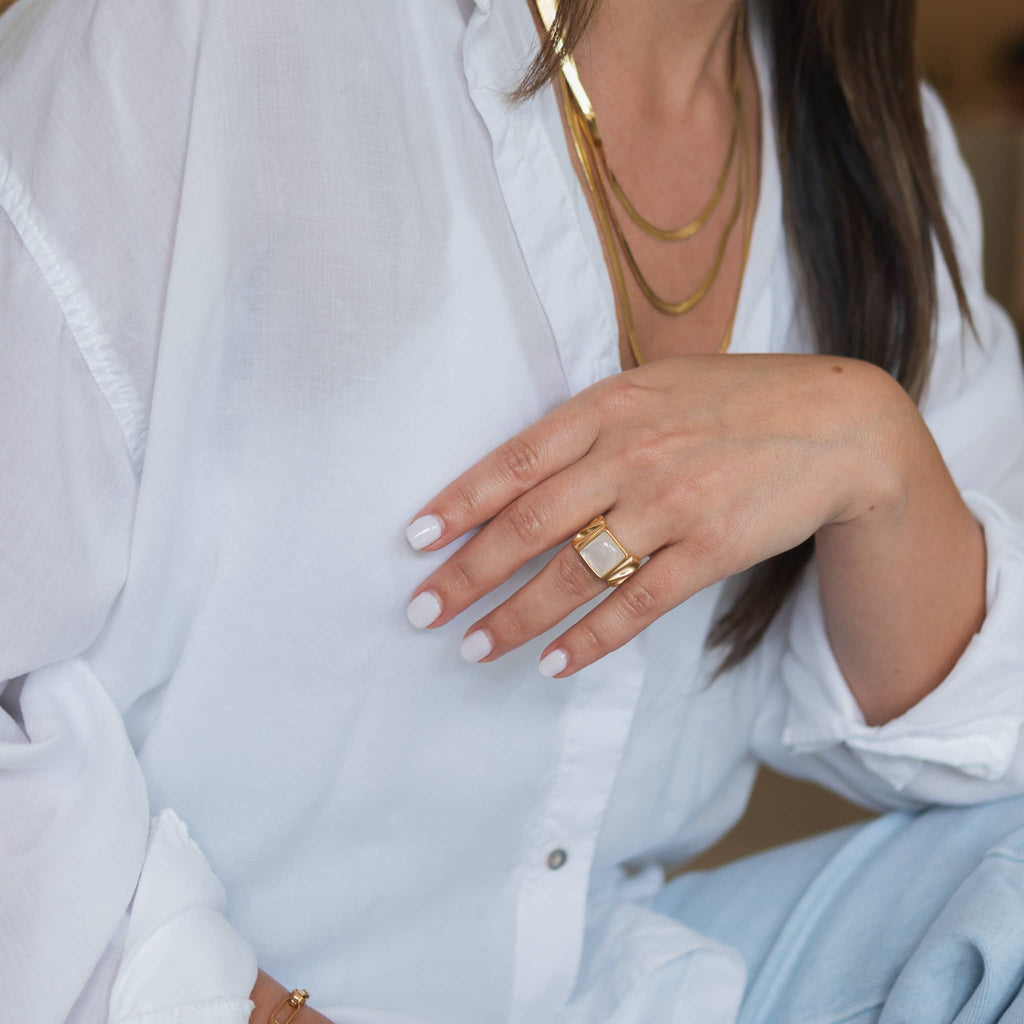 Unique Gold Ring Featuring Inlaid Shell Design